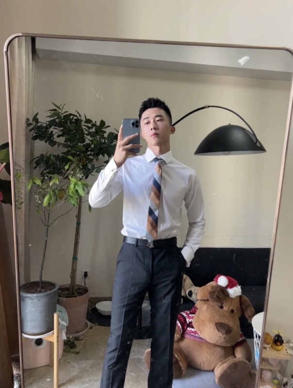 张浩的第一张照片--台南上门女婿服务网